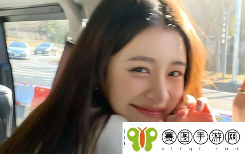 父爱如花园！父亲有力挺送女儿的花园