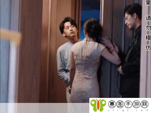 三人行场景创意写作技巧,1. 三人同行,三颗心的交汇与碰撞