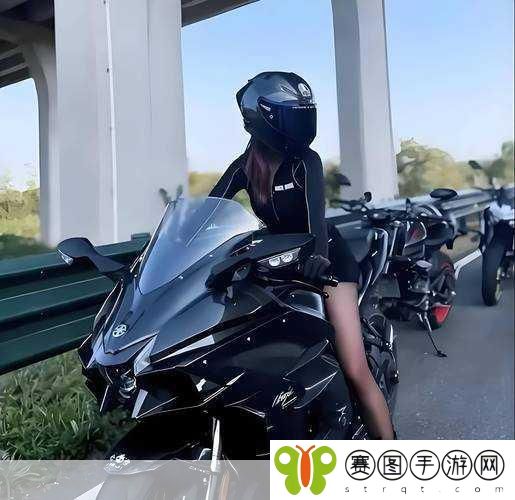两个人在车里,1. 车内对话:心灵碰撞的瞬间