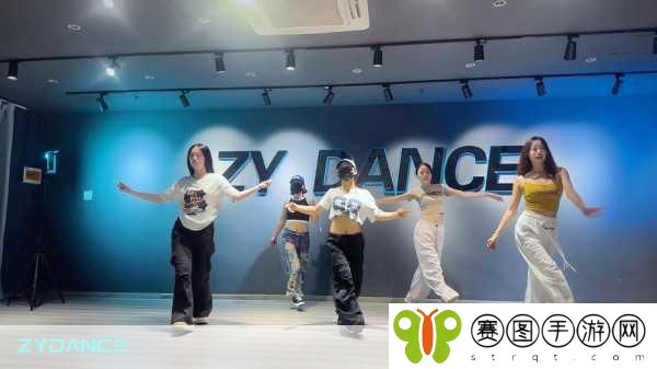 JAZZ老师和HIPHOP老师,当然可以!以下是一些基于JAZZ老师和HIPHOP老师的主题扩展出的新