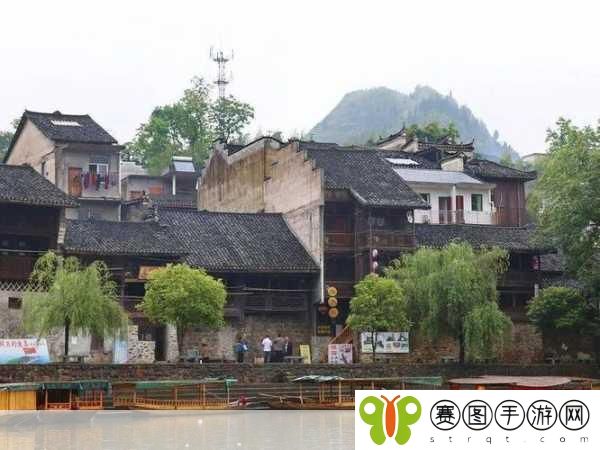 y1uan大家庭只能晚上一人偷看,1. 家庭秘密:夜晚一人独享的偷看时光