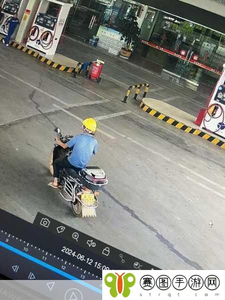 九个装修工人把我放在茶几上文字,1. “九位装修工人的茶几故事:生活中的小插曲”