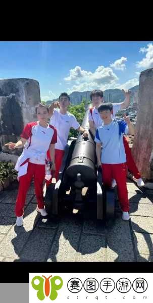 嗑室友cp后我被爆炒了,1. "嗑室友cp后,我的生活瞬间变得火热