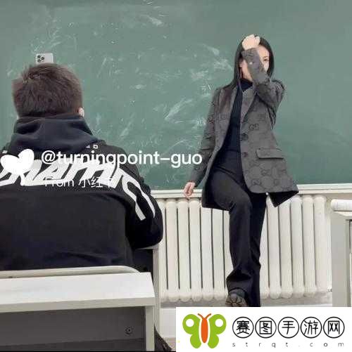 英语老师乖乖脱下裙裤的奇妙场景呈现