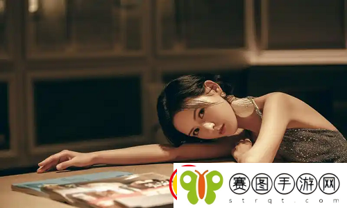 《丰满的女邻居》三级