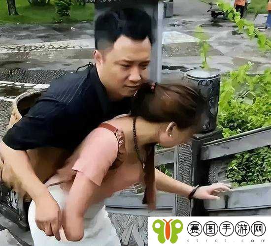 男生女生一起互动的精彩视频呈现