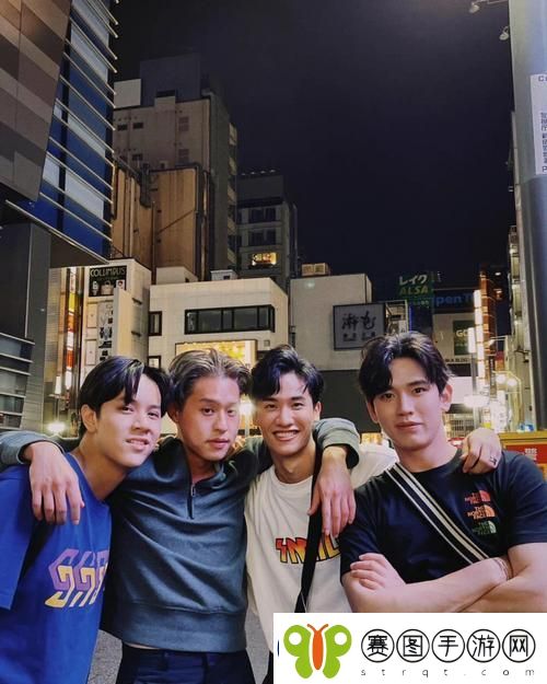 三个男人争夺我一个