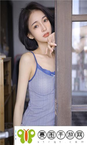 动漫露全乳开襟t恤站