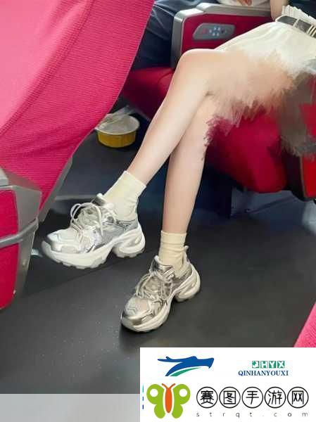 女生坐男生腿上**疼正常吗图片