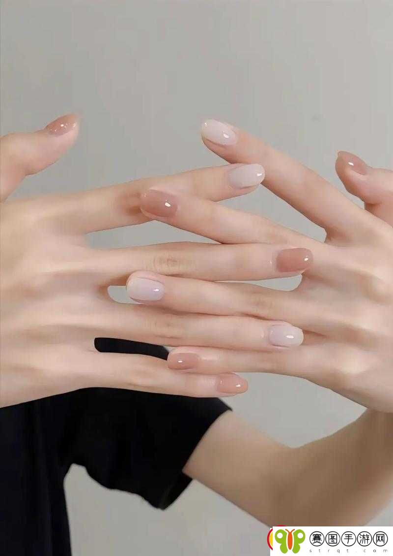 站在公交车里抓着摇曳的手环