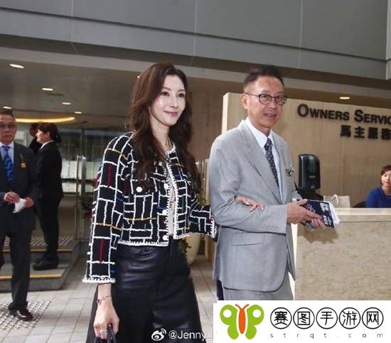 54岁李嘉欣状态罕见现身