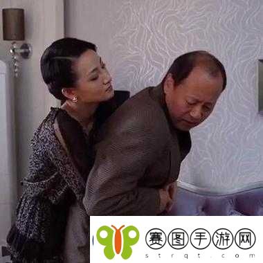 刚开始拒绝后来慢慢接受视频最终完全投入其中