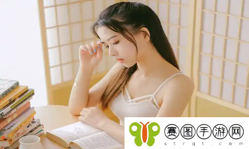 游泳馆里的两个教练孟月月
