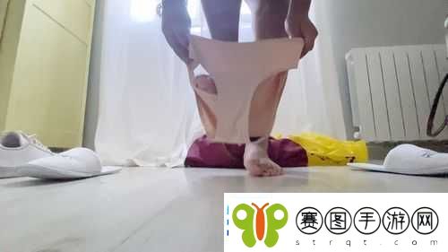 班里的男生为何都扒我小内内