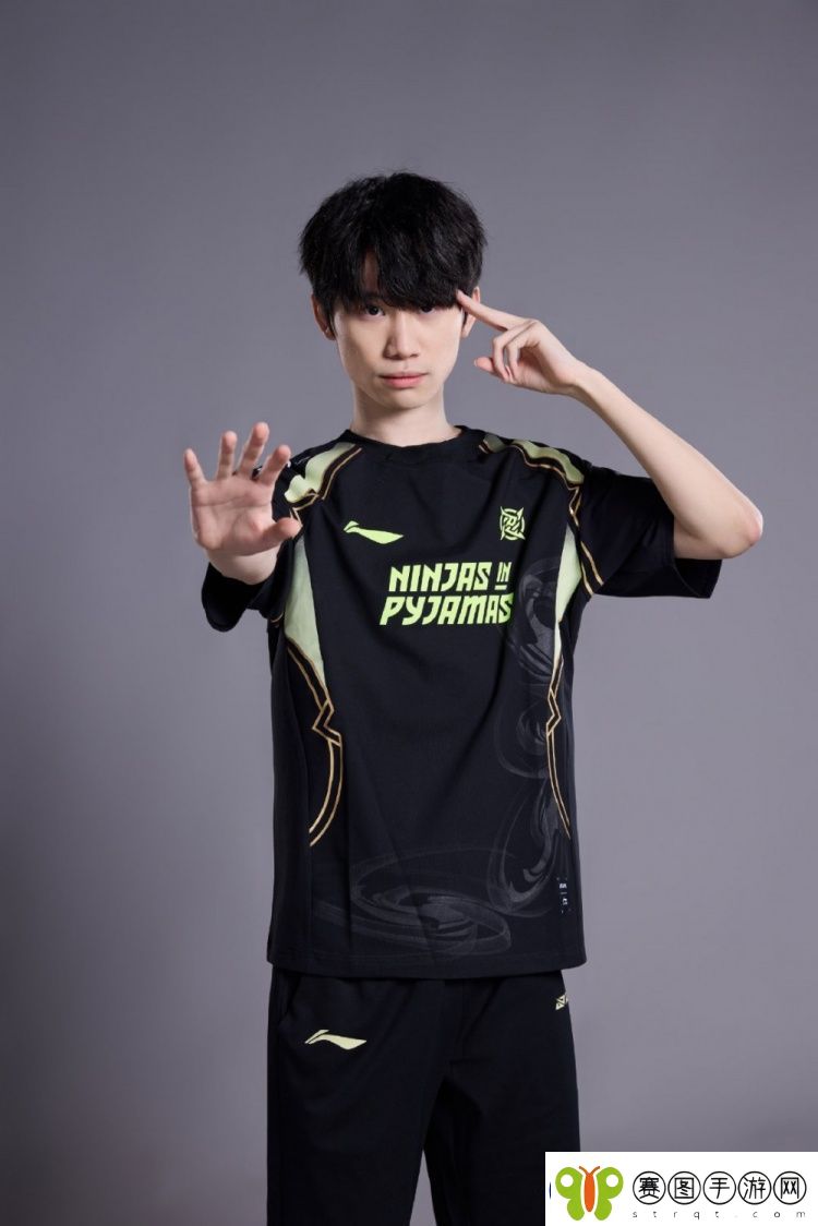 Doinb身着深圳NIP俱乐部队服定妆照
